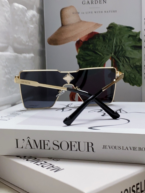 ルイヴィトンサングラス側面デザイン